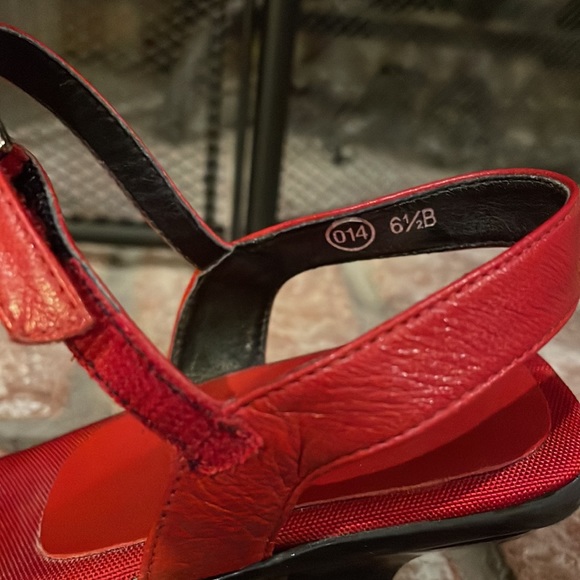 Red sandals - Picture 3 of 4